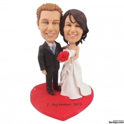 Personalisierte Hochzeitstortenfiguren Liebespaar mit rotem Herz